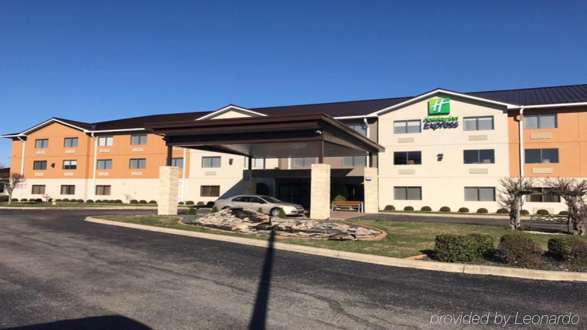 Holiday Inn Express Louisville Northeast, An Ihg Hotel Exterior foto